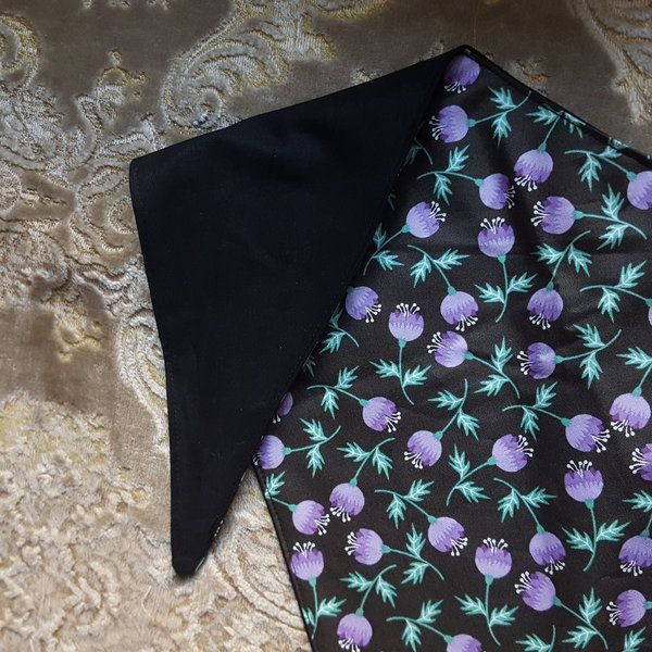 Halstuch für Hunde - schwarz mit violetten Blumen