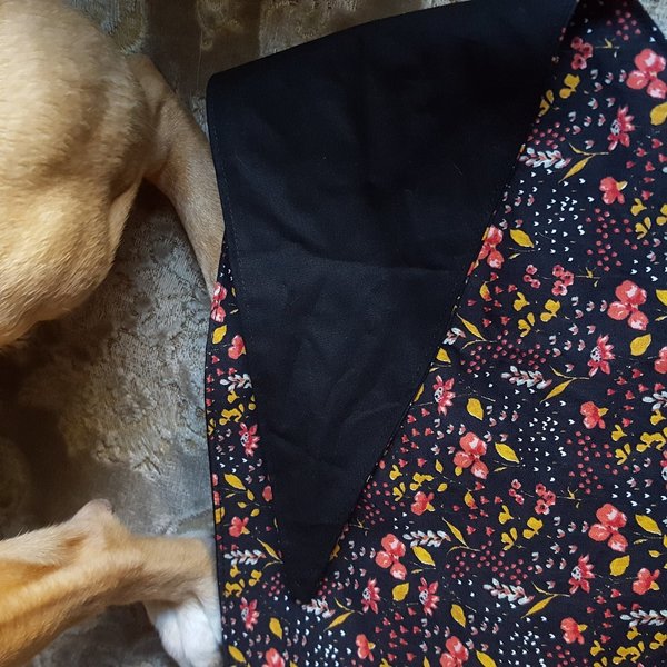 Halstuch für Hunde - schwarz mit Blumenmix